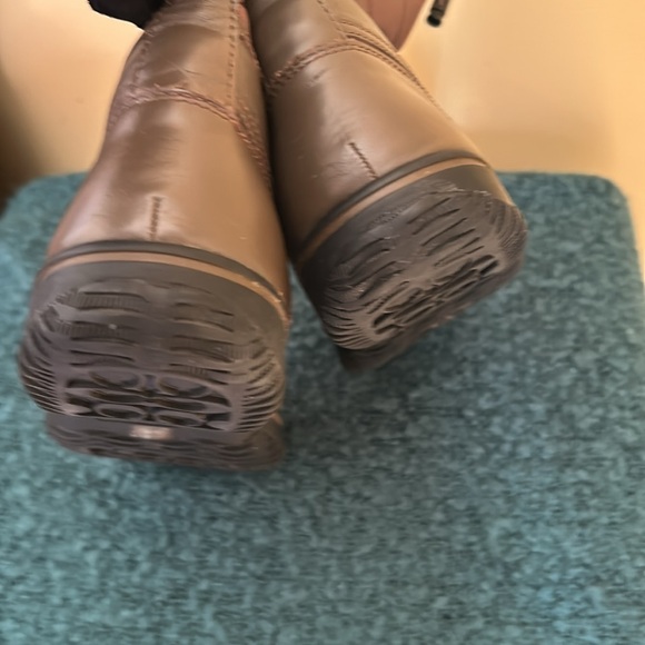 Coach Samara Leather and Nylon brown boots. - Picture 9 of 10